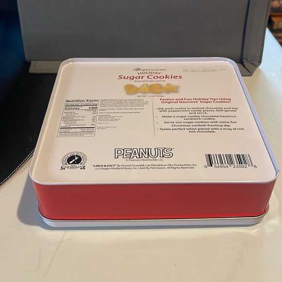 Charlie Brown Christmas Music & Lights Tin - Picture 4 of 4